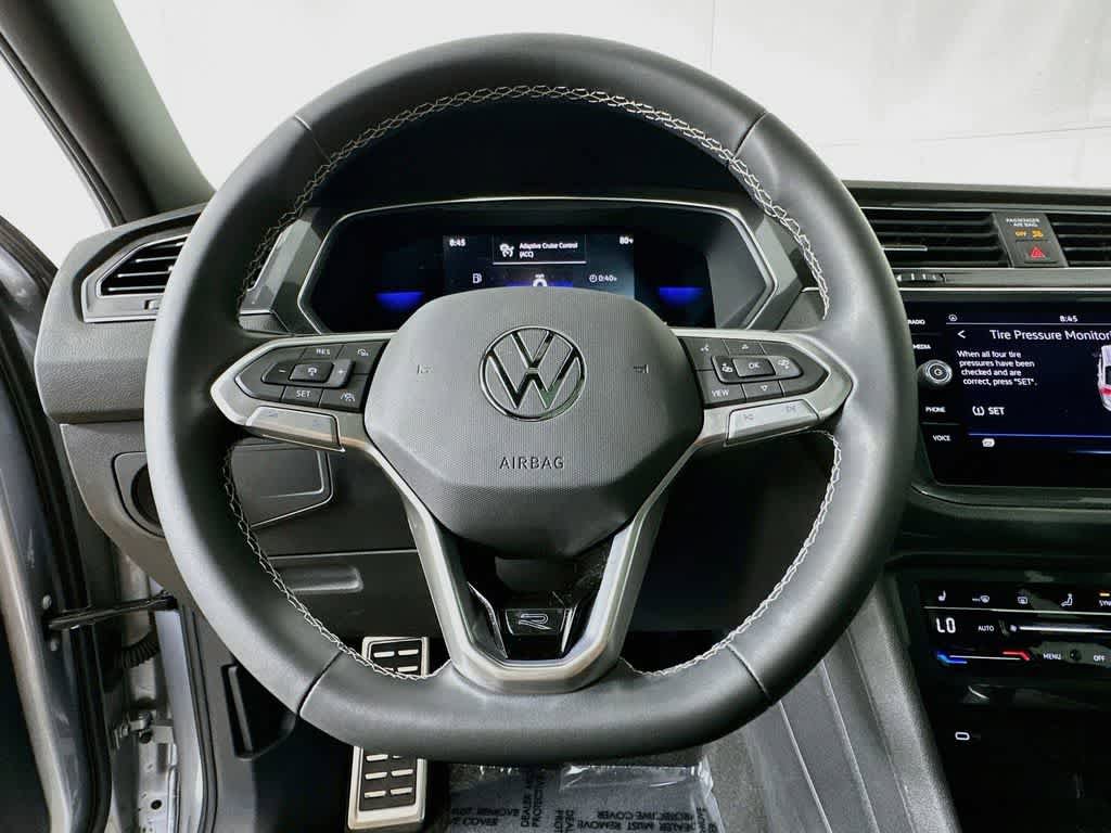 Used 2023 Volkswagen Tiguan SE R-Line FWD image 16