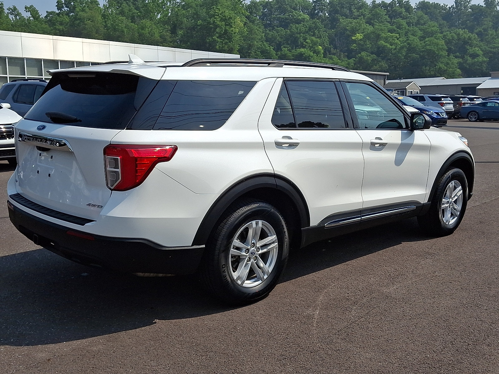 Certified 2023 Ford Explorer XLT w/ Class IV Trailer Tow Package AWD/4WD image 11