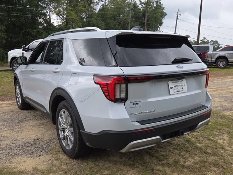 Certified 2025 Ford Explorer Platinum RWD image 11