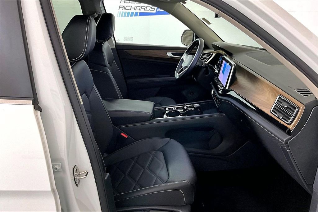 Used 2025 Volkswagen Atlas SE FWD image 6