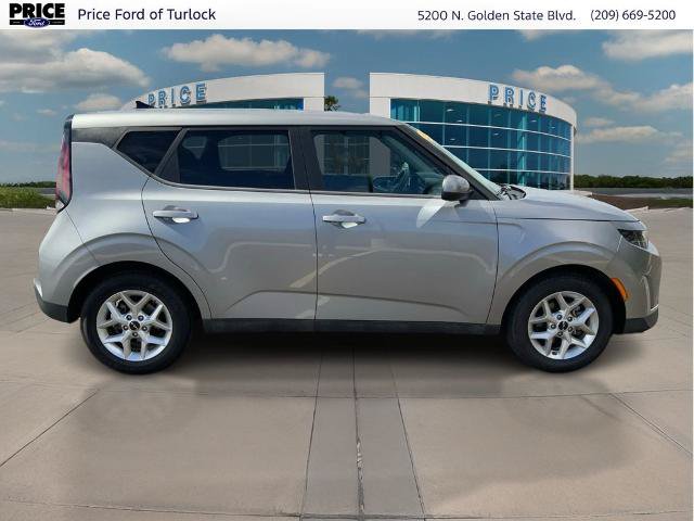 Used 2023 Kia Soul LX w/ Option Group 015 FWD image 4