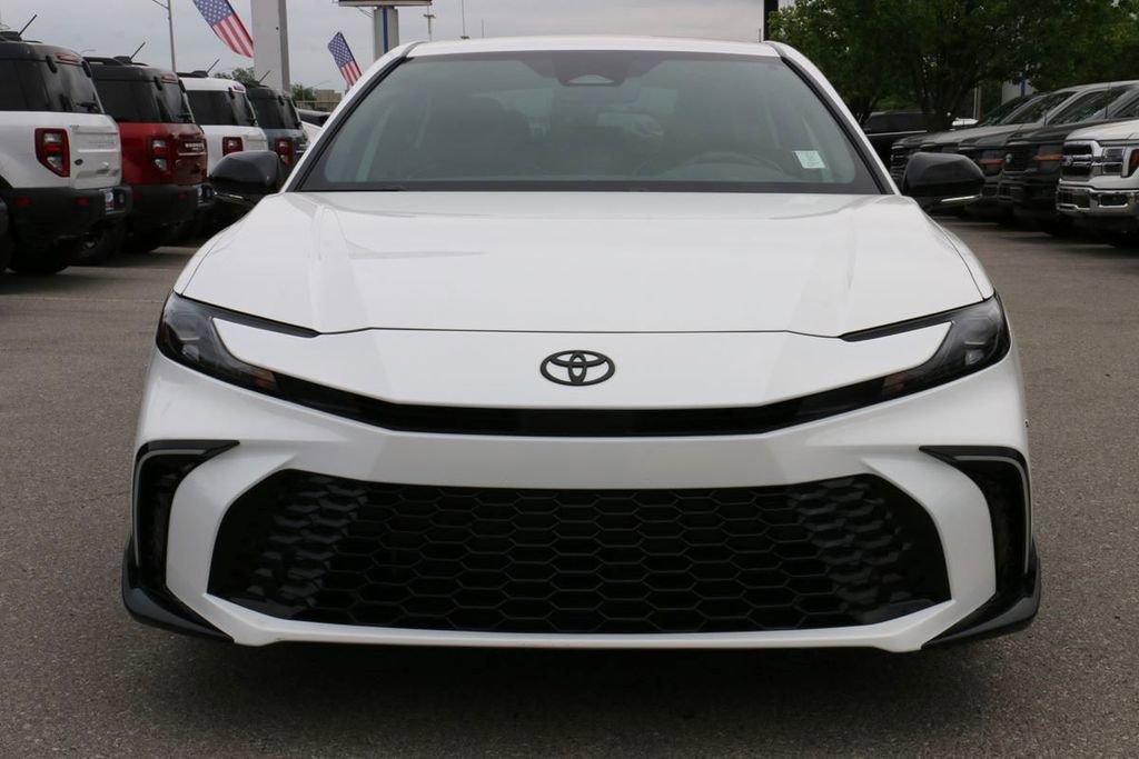 Used 2026 Toyota Camry XLE w/ Convenience Package image 3