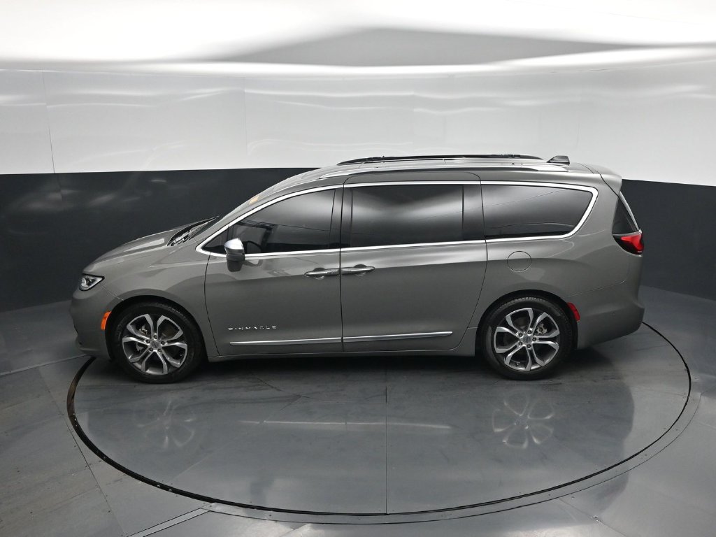 Used 2024 Chrysler Pacifica Pinnacle FWD image 35