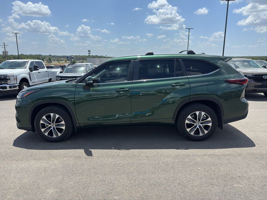 Used 2024 Toyota Highlander XLE FWD image 8