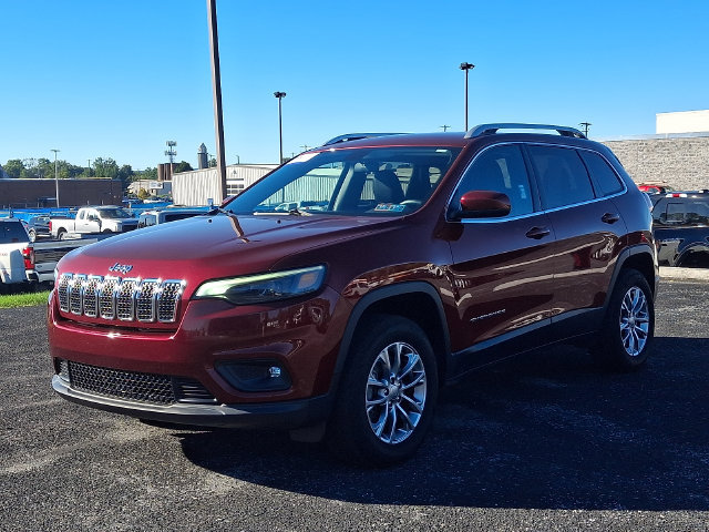 Used 2019 Jeep Cherokee Latitude Plus w/ Cold Weather Group AWD/4WD image 3