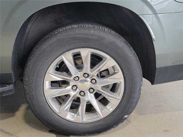 Used 2023 Chevrolet Suburban Premier image 29