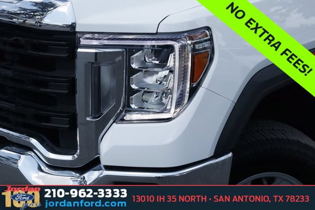 Used 2022 GMC Sierra 2500 Pro w/ Convenience Package AWD/4WD image 2