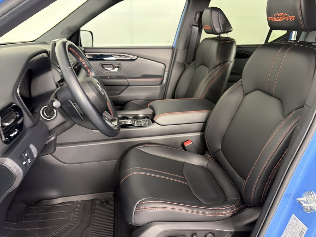 Used 2025 Honda Pilot TrailSport image 11