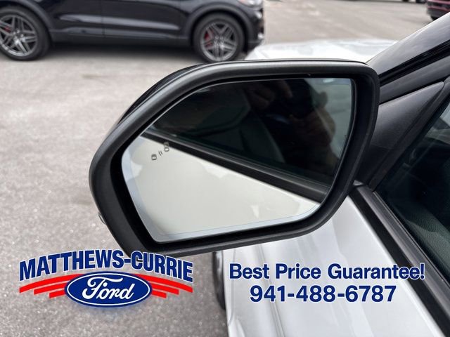Certified 2025 Ford Explorer Platinum RWD image 8