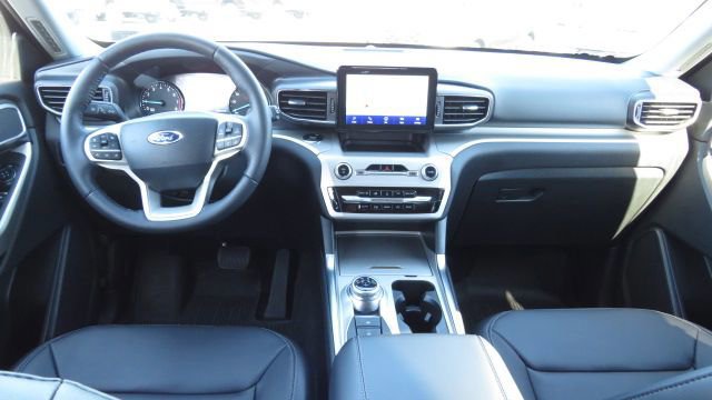 Certified 2023 Ford Explorer XLT w/ Equipment Group 202A image 9