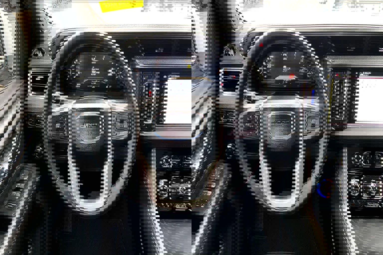 Used 2024 GMC Yukon XL Denali image 8