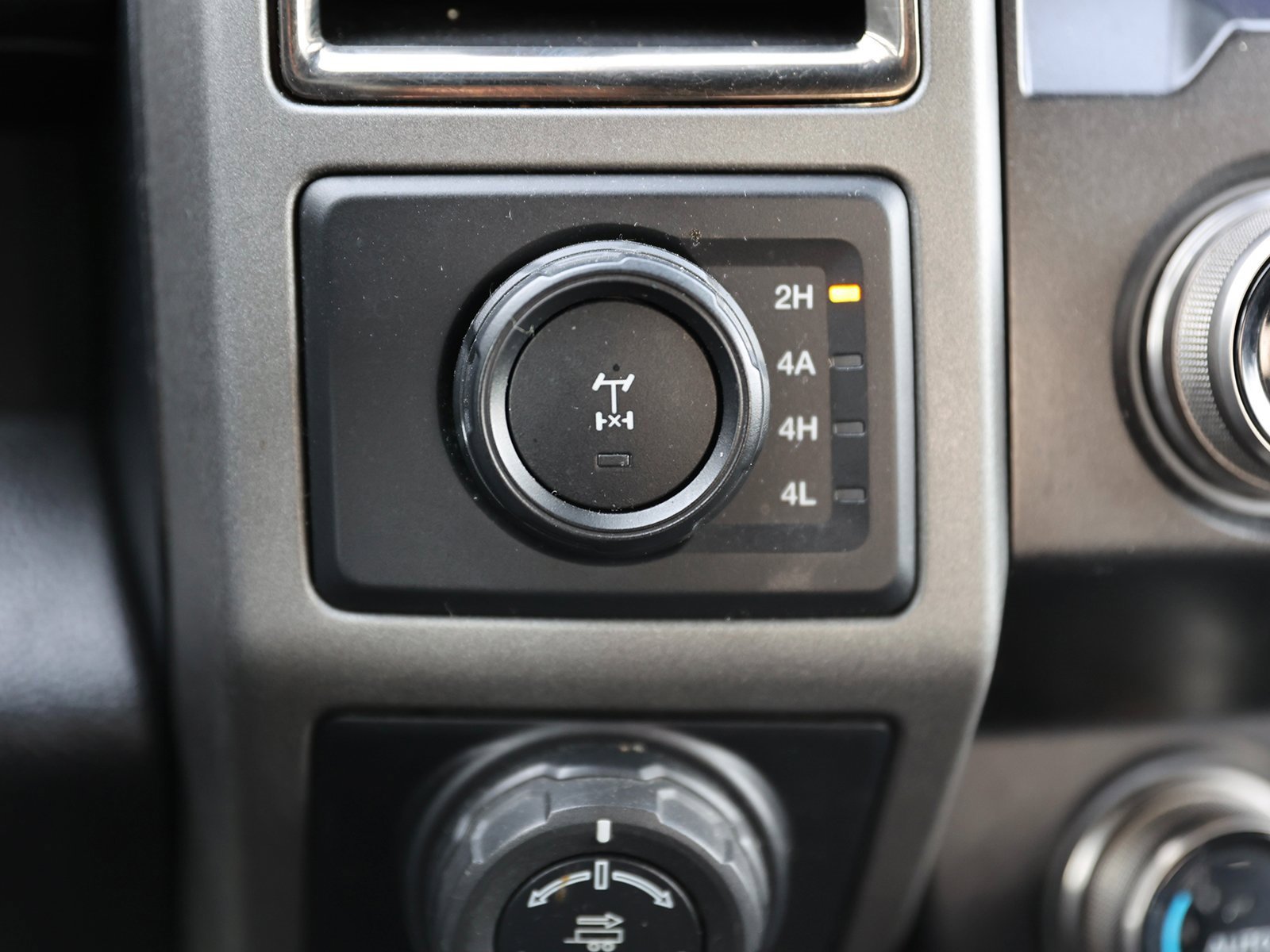 Certified 2020 Ford F150 Raptor w/ Equipment Group 802A Luxury image 33