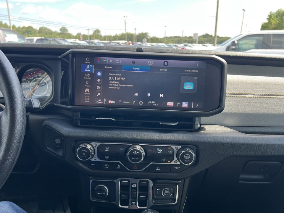 Used 2025 Jeep Gladiator Sport image 22