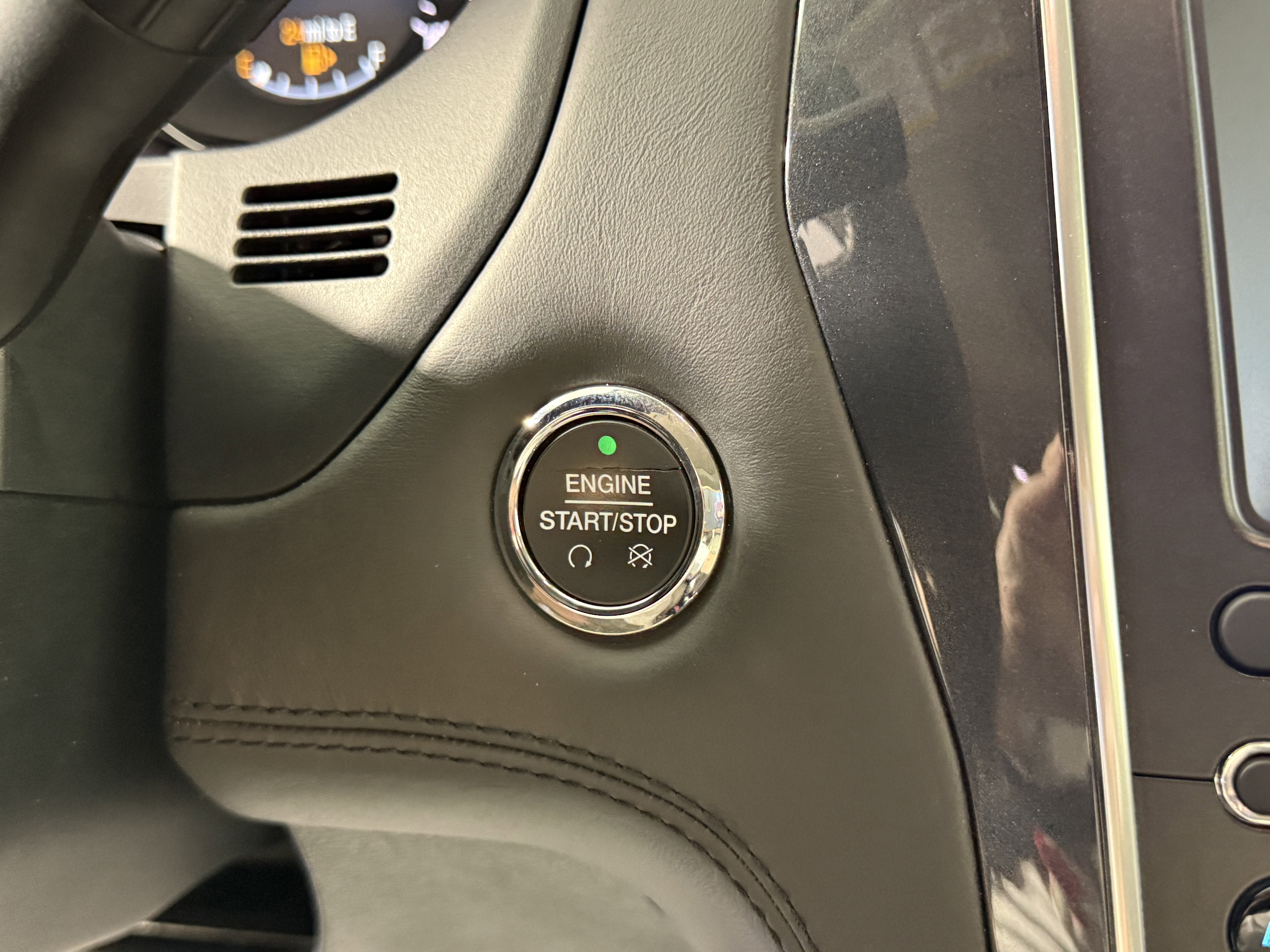 Certified 2018 Ford Explorer Platinum image 28