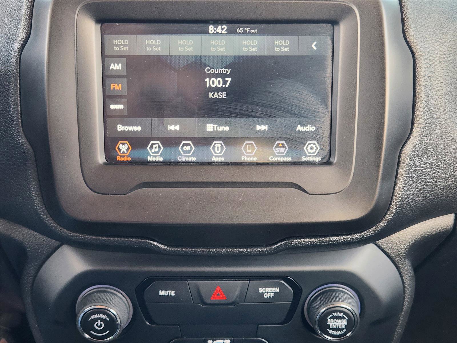 Used 2020 Jeep Renegade Latitude w/ Popular Equipment Group FWD image 24