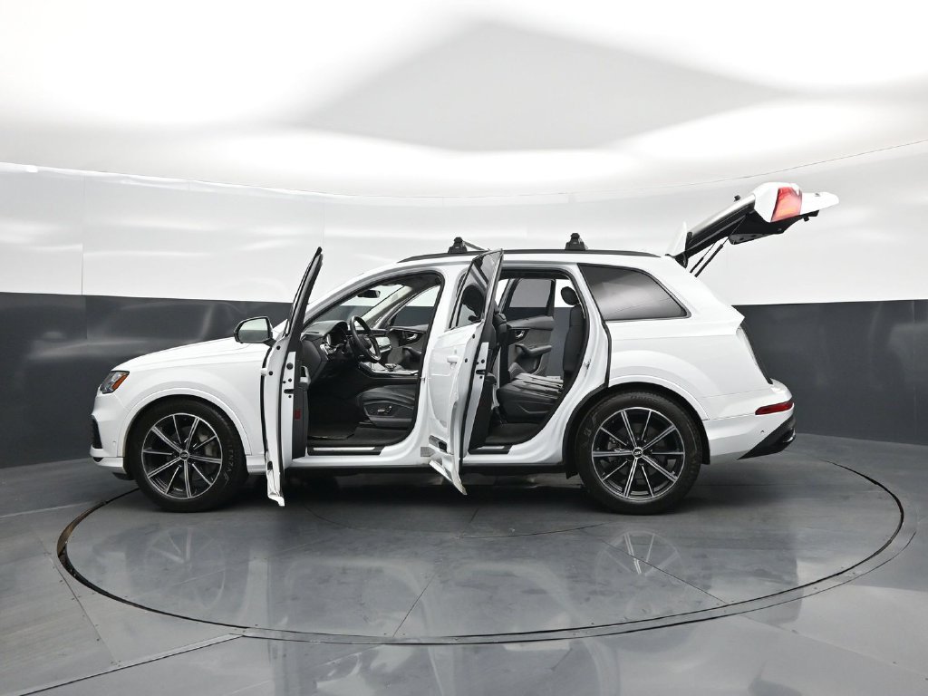 Used 2021 Audi Q7 3.0T Prestige w/ Prestige Package AWD/4WD image 32