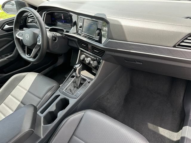 Used 2024 Volkswagen Jetta SE FWD image 9