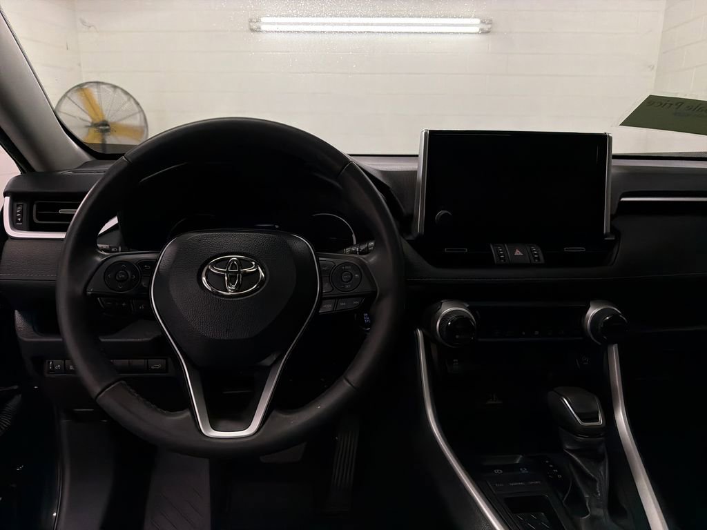 Used 2023 Toyota RAV4 XLE Premium FWD image 9