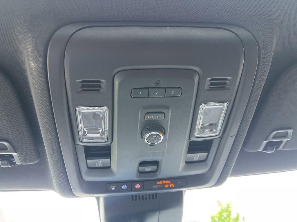 Used 2023 GMC Yukon SLT AWD/4WD image 39