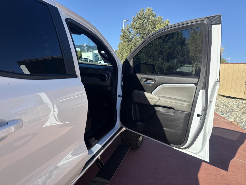 Used 2023 Chevrolet Colorado ZR2 w/ ZR2 Convenience Package III image 25