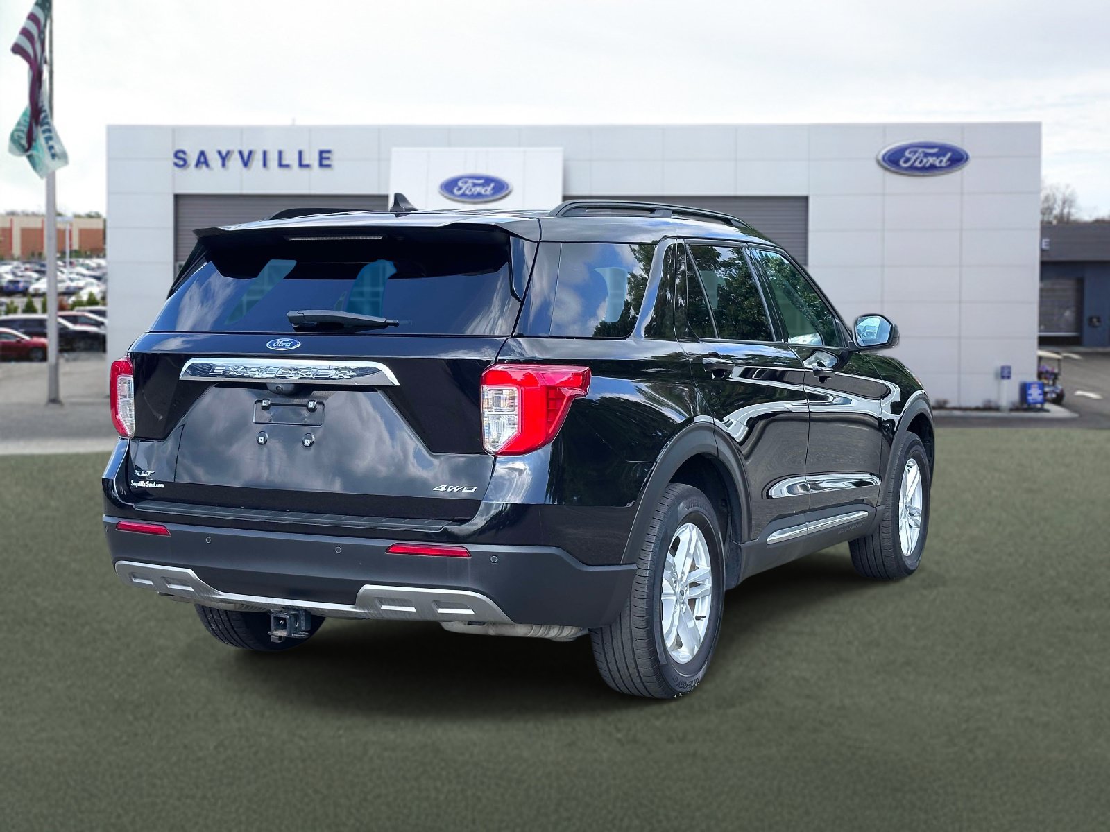 Certified 2023 Ford Explorer XLT w/ Equipment Group 202A AWD/4WD image 4