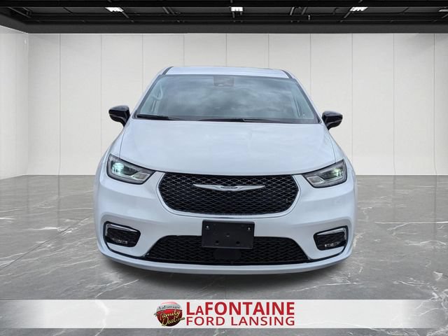 Used 2024 Chrysler Pacifica Touring-L FWD image 8