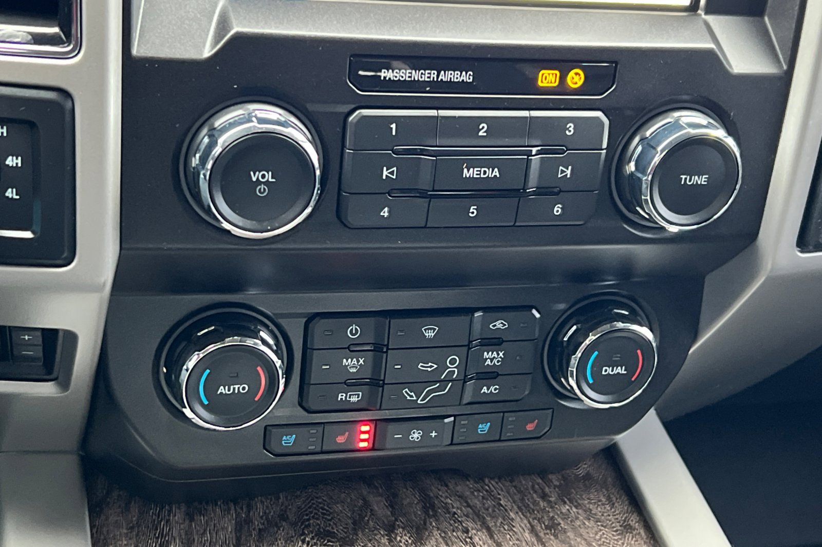 Certified 2019 Ford F250 Lariat image 21