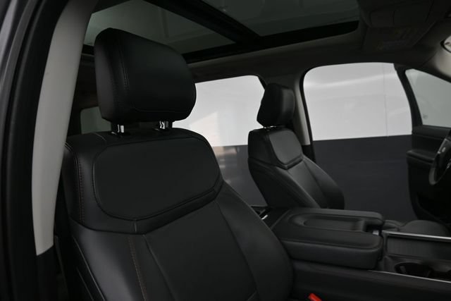 Certified 2025 Ford Expedition Active AWD/4WD image 31