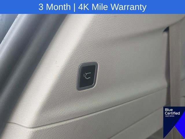 Used 2023 Chrysler Pacifica Touring-L FWD image 15