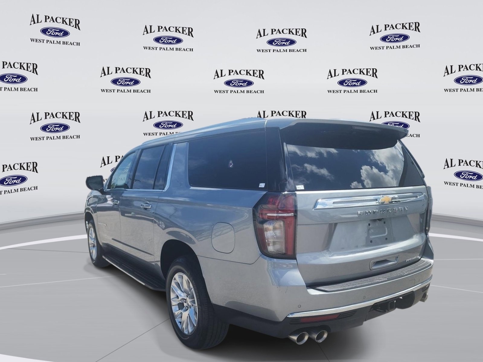 Used 2023 Chevrolet Suburban Premier image 3