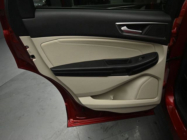 Certified 2022 Ford Edge Titanium w/ Class II Trailer Tow Package image 39