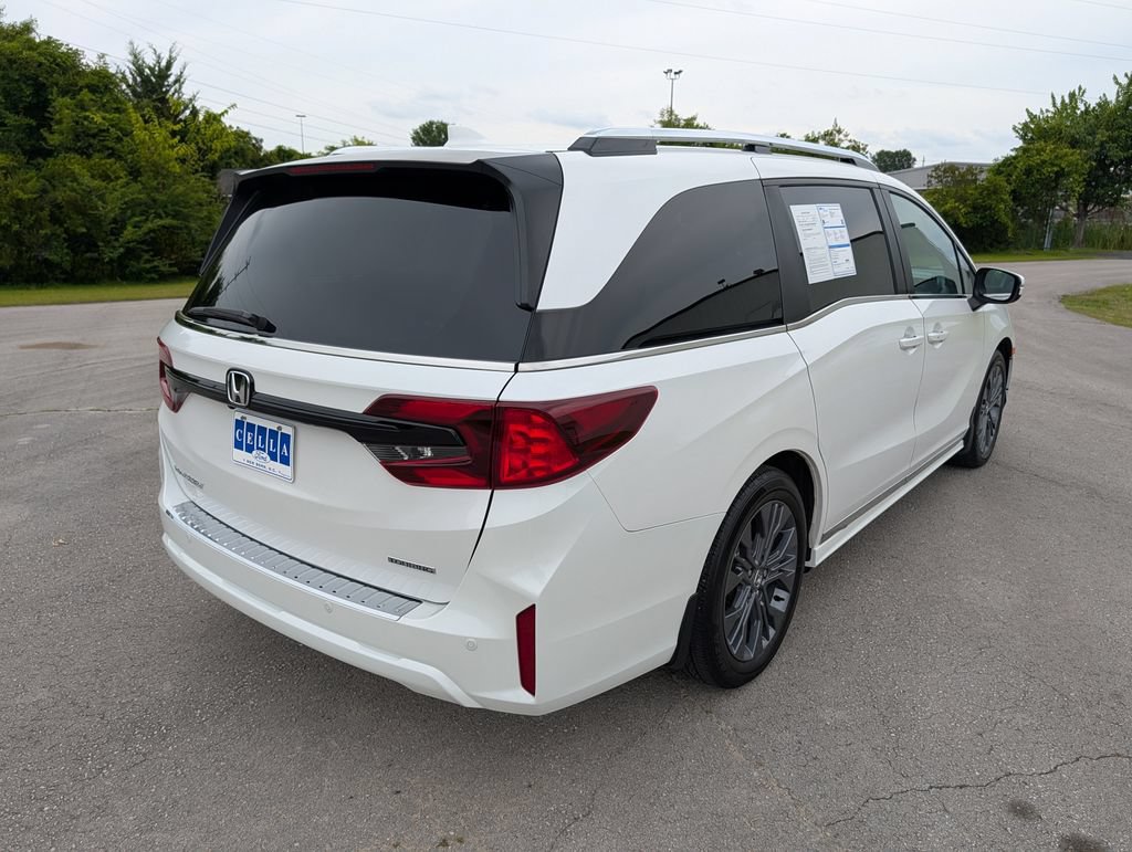 Used 2025 Honda Odyssey Touring image 3