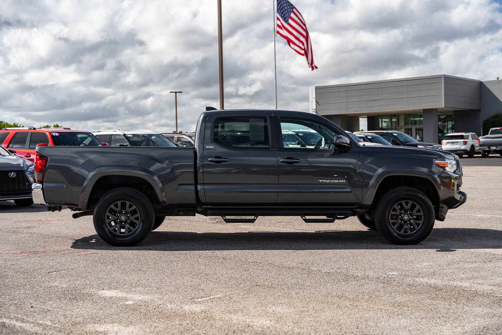 Used 2023 Toyota Tacoma SR5 RWD image 8