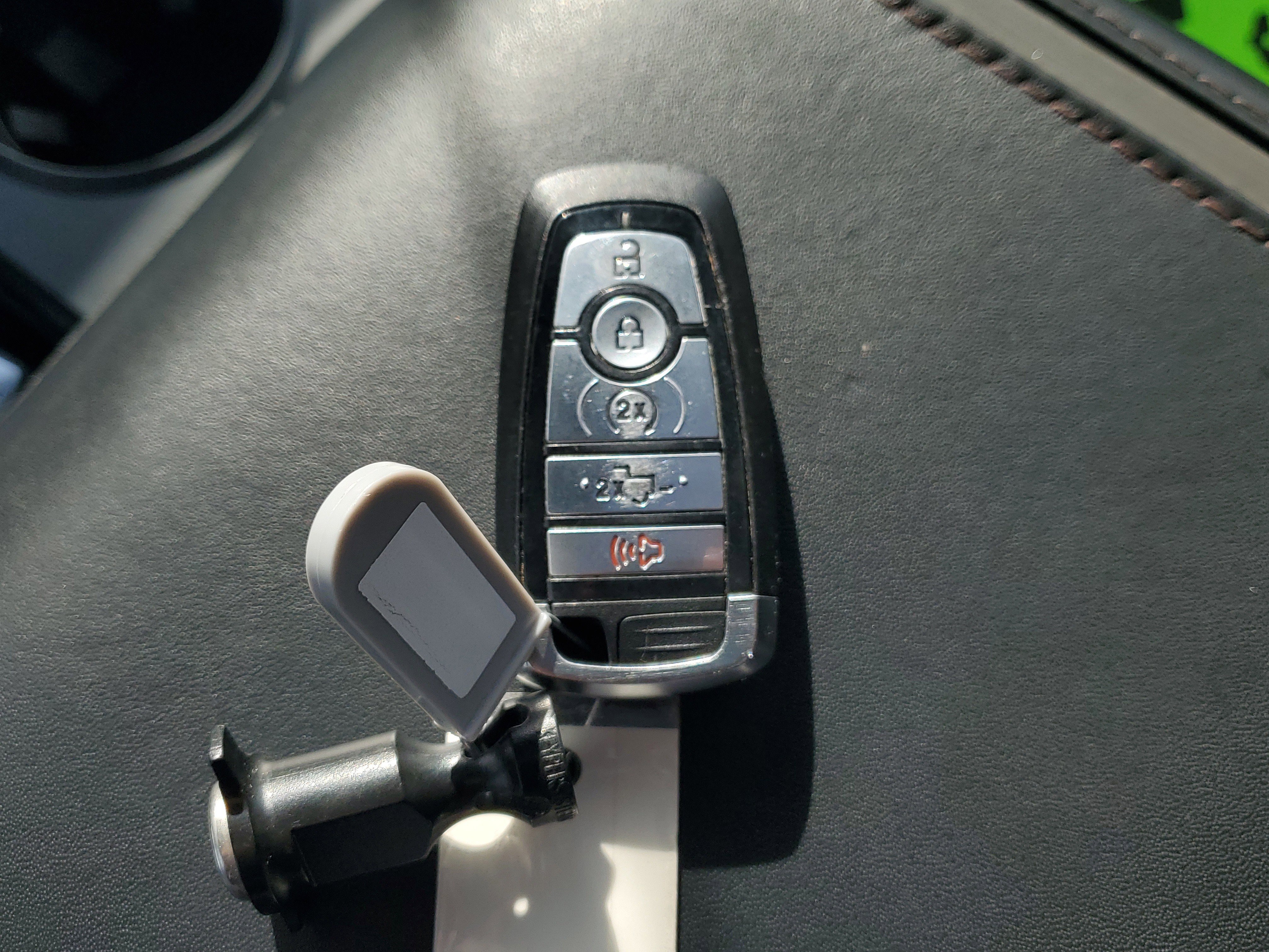 Certified 2021 Ford F250 Platinum w/ FX4 Off-Road Package image 29