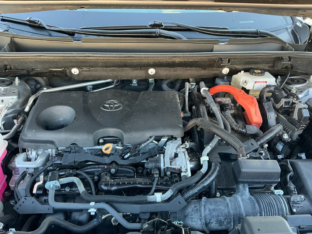 Used 2021 Toyota RAV4 XLE AWD/4WD image 25