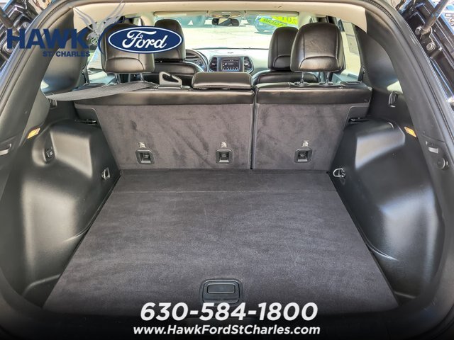 Used 2019 Jeep Cherokee Latitude Plus w/ Cold Weather Group FWD image 18