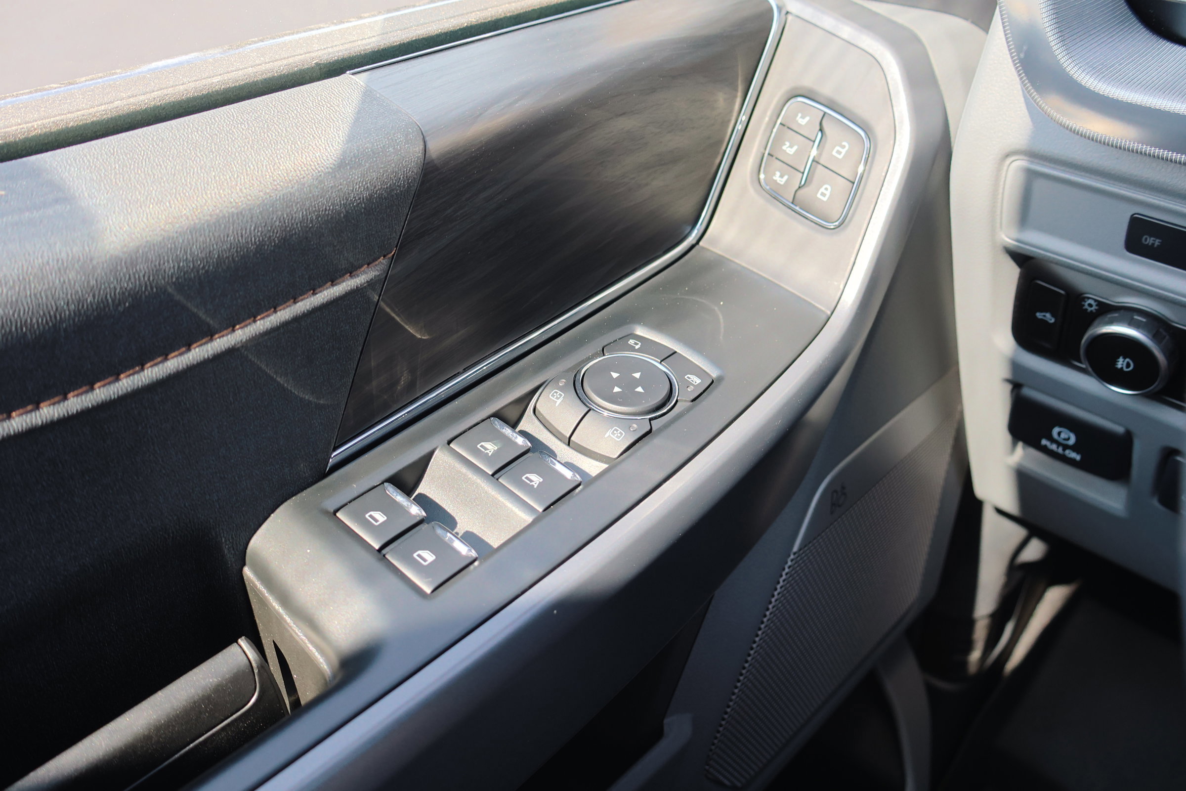 Certified 2025 Ford F150 Lariat w/ Equipment Group 501A Mid image 21