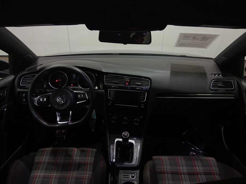 Used 2017 Volkswagen Golf S image 15