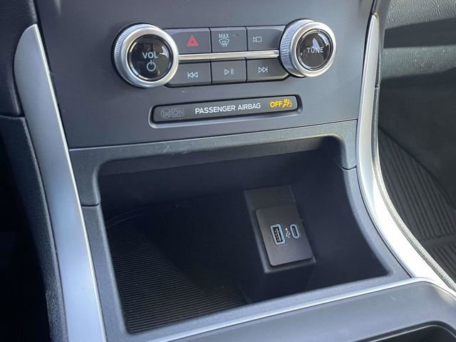 Certified 2024 Ford Edge SE w/ Black Appearance Package image 8