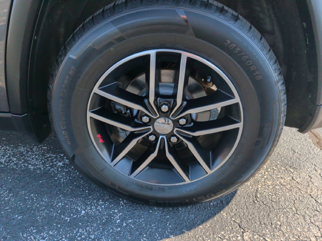 Used 2017 Jeep Grand Cherokee Trailhawk AWD/4WD image 32