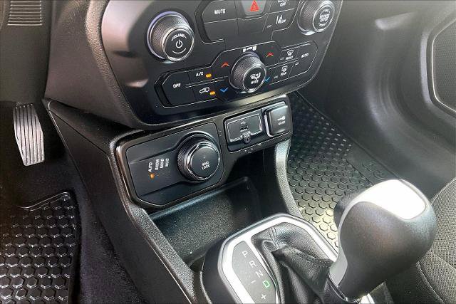 Used 2023 Jeep Renegade Latitude AWD/4WD image 32