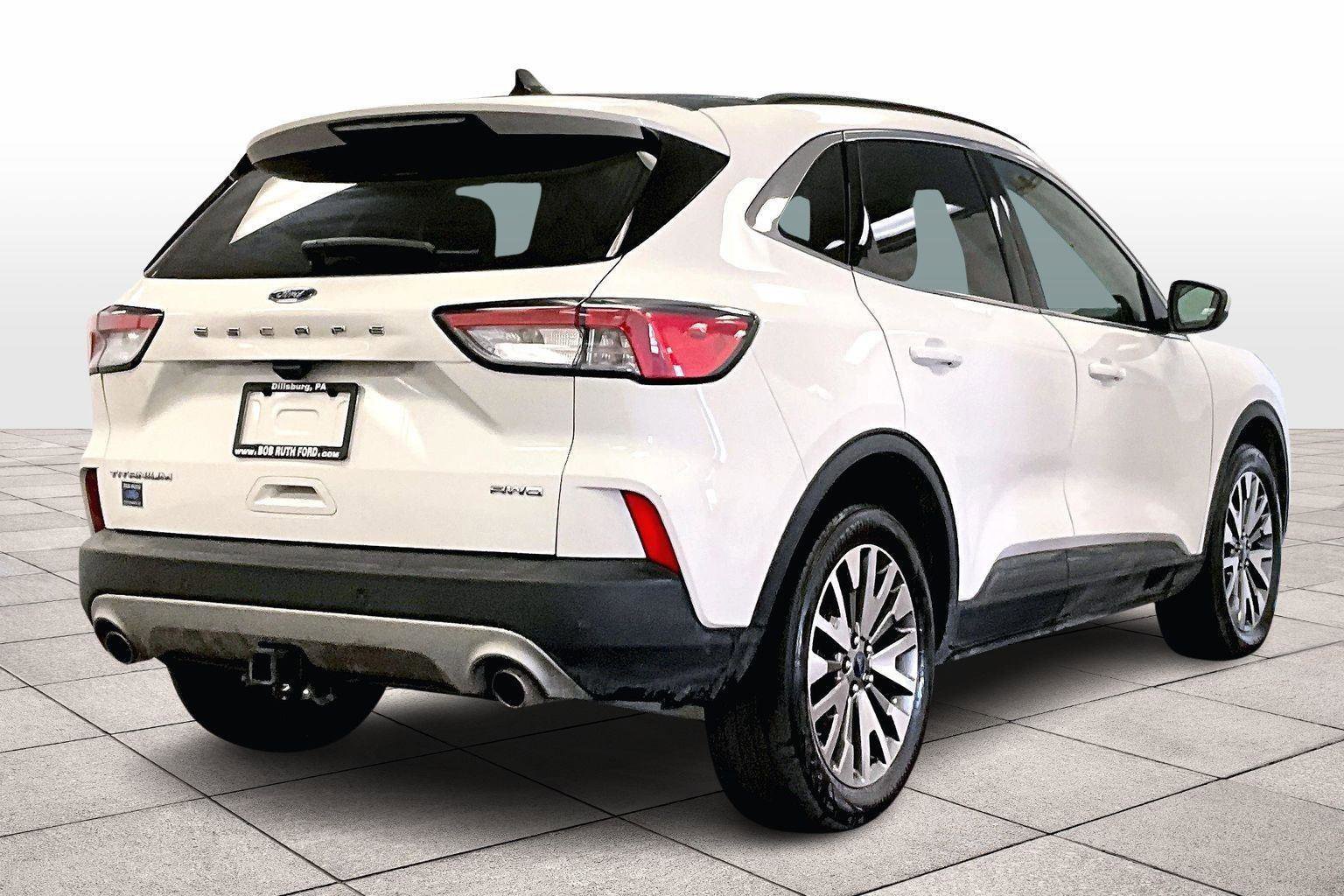 Certified 2022 Ford Escape Titanium w/ Class II Trailer Tow Package image 3