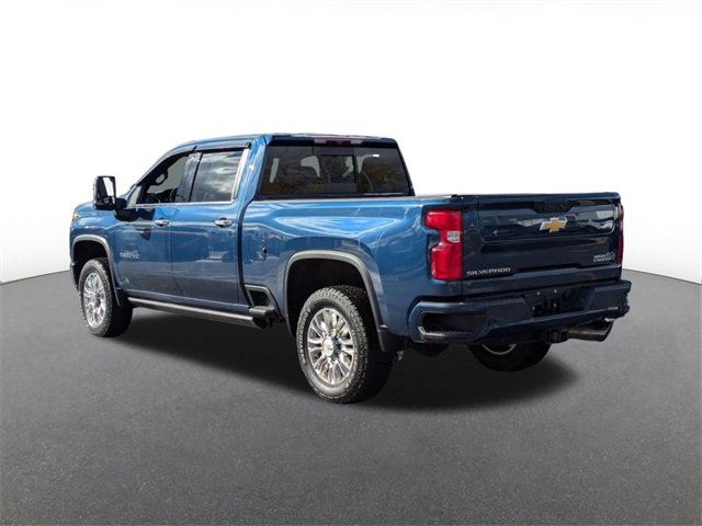 Used 2022 Chevrolet Silverado 2500 High Country w/ Safety Package II image 4