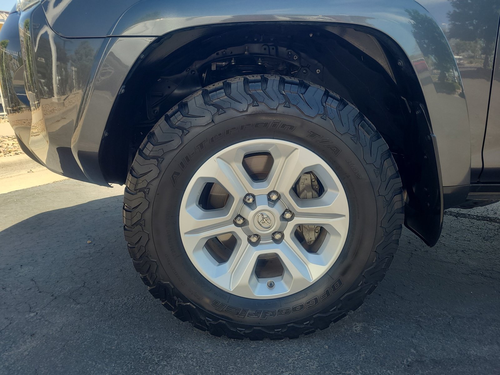 Used 2020 Toyota 4Runner SR5 AWD/4WD image 26