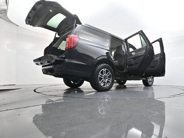 Certified 2025 Ford Expedition Active AWD/4WD image 60