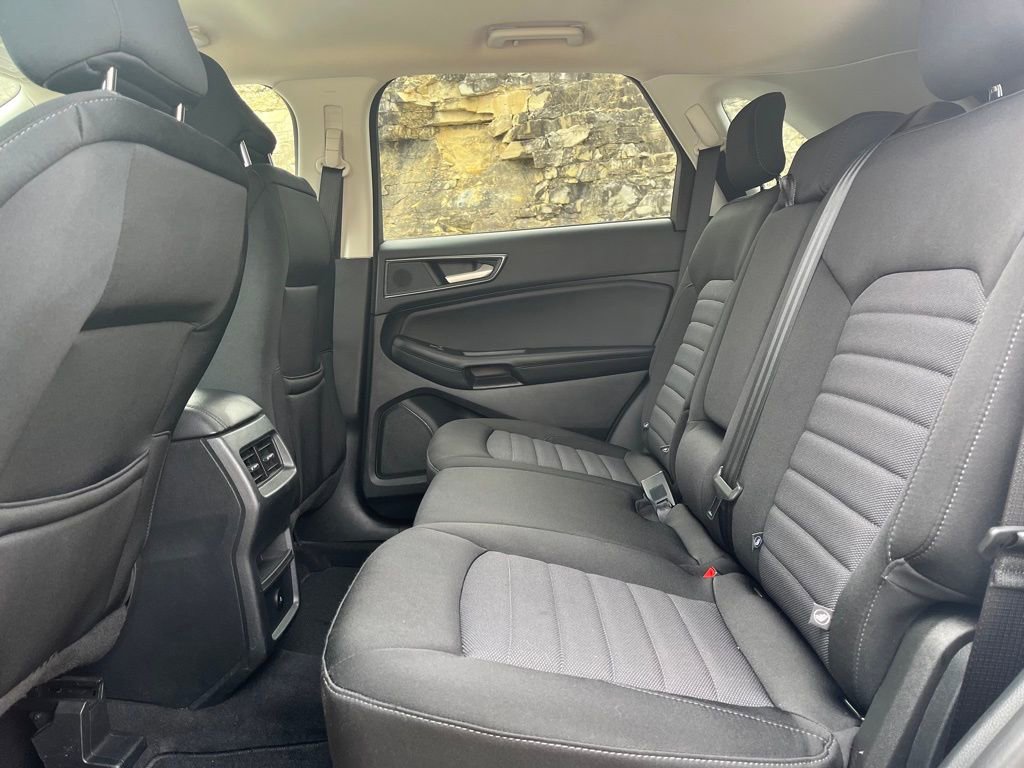 Certified 2023 Ford Edge SE w/ Black Appearance Package image 11