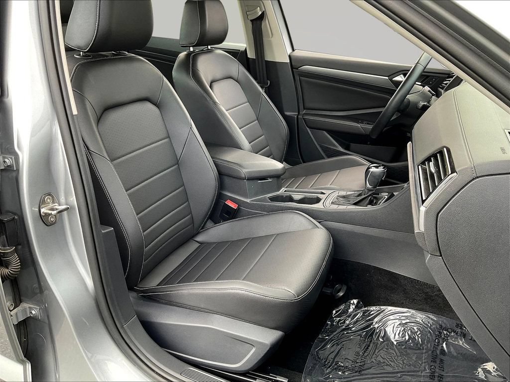 Used 2023 Volkswagen Jetta SE FWD image 29