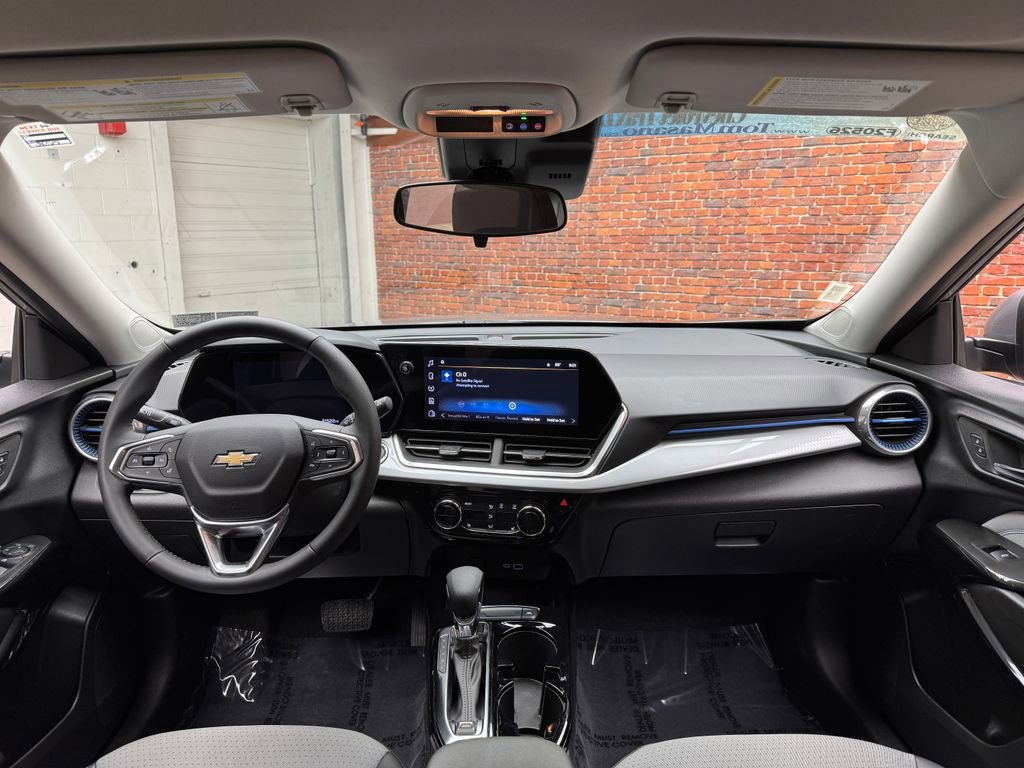 Used 2024 Chevrolet Trax LT w/ LT Convenience Package image 14