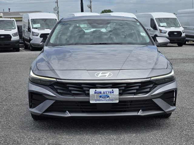 Used 2025 Hyundai Elantra Limited FWD image 2