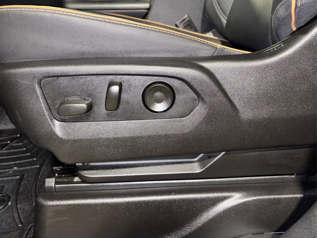 Used 2022 GMC Yukon XL AT4 image 29